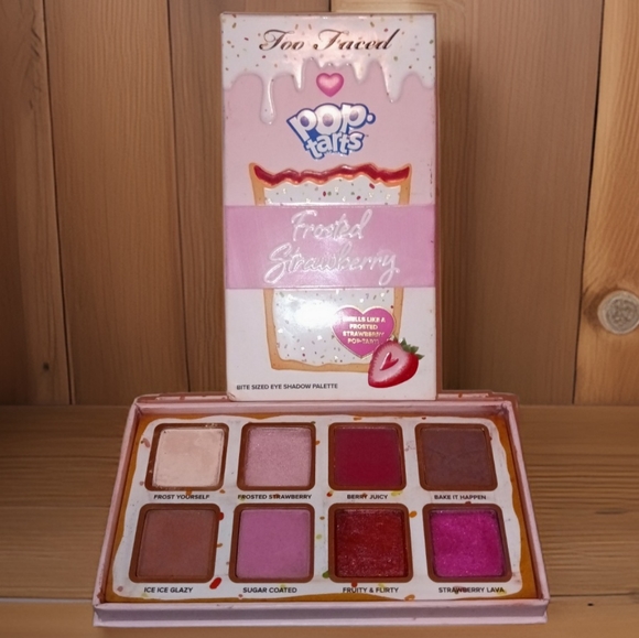 NEW Too Faced Pop-Tarts Frosted Strawberry Mini Palette - 1 pan damaged - Picture 1 of 3